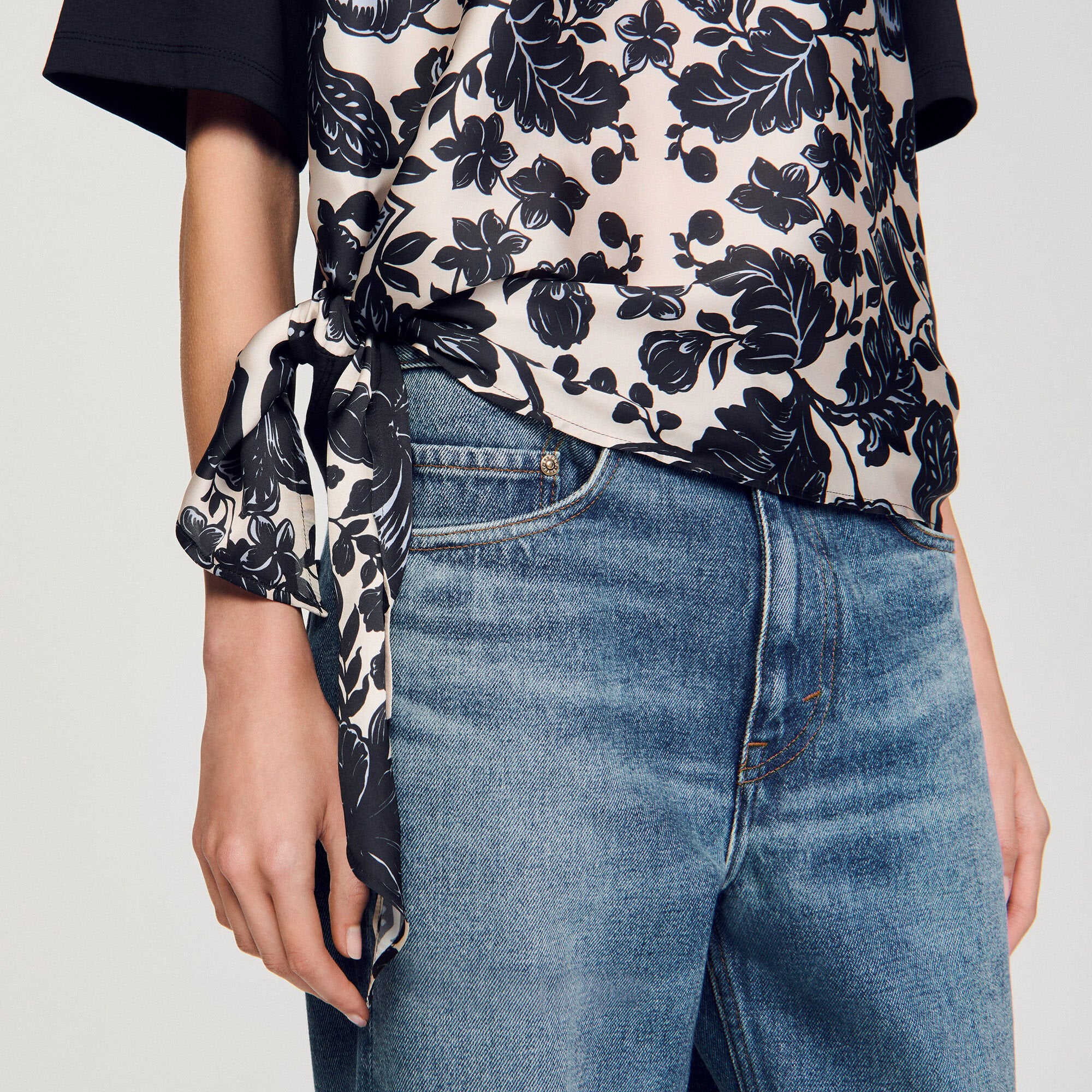 Floral motif T-shirt Ecru / Black Sandro Women